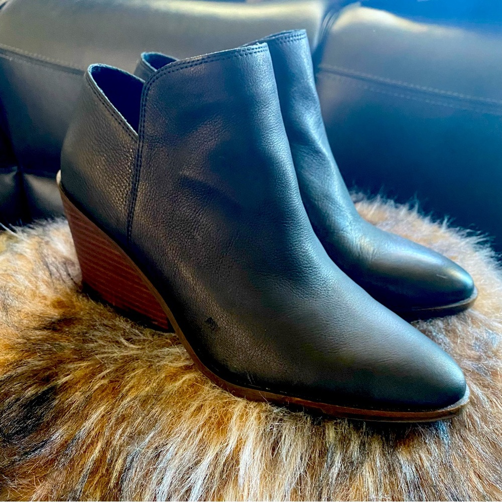 NWOT Lucky Brand Saucie Black Leather Ankle Boots